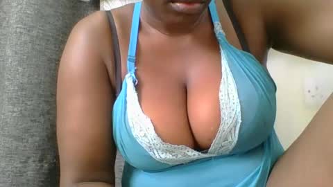 Snapshot of ambar_jasiri chatting on 12.24.24 Mia online show from 12.24.24