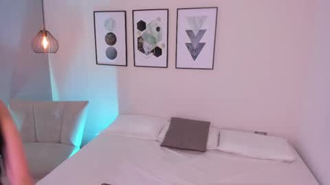 ambarevans_ online show from 09.30.25