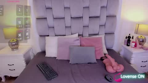 amber  ferrera online show from 04.15.26