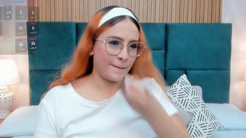 Snapshot of amber_kiss_ chatting on 10.07.25 Emily online show from 10.07.25