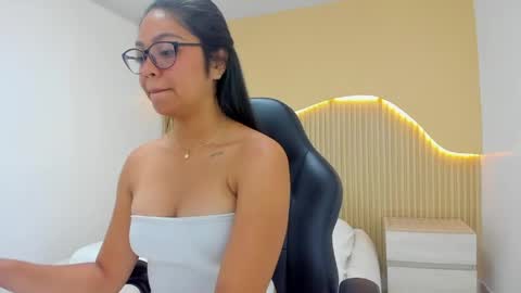 Snapshot of amber_pearson1 chatting on 04.14.26 AMBER PEARSON online show from 04.14.26