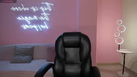 Snapshot of amberfarrell chatting on 06.18.26 Amber online show from 06.18.26