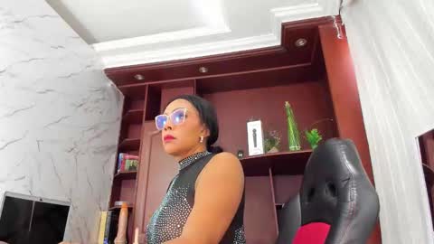 Snapshot of ambernix chatting on 01.10.25 online show from 01.10.25