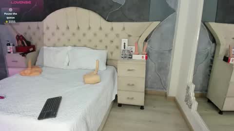 Amber Grey online show from 09.22.25