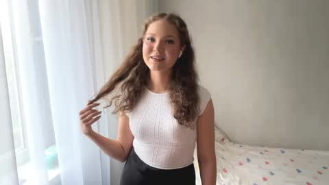 Snapshot of ameeteuscher chatting on 05.10.26 Mia online show from 05.10.26