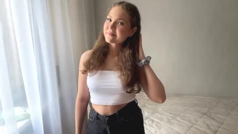 Snapshot of ameeteuscher chatting on 05.14.26 Mia online show from 05.14.26