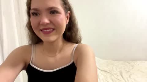 Snapshot of ameeteuscher chatting on 06.17.26 Mia online show from 06.17.26