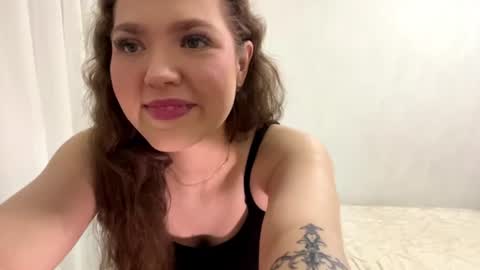 Snapshot of ameeteuscher chatting on 06.21.26 Mia online show from 06.21.26