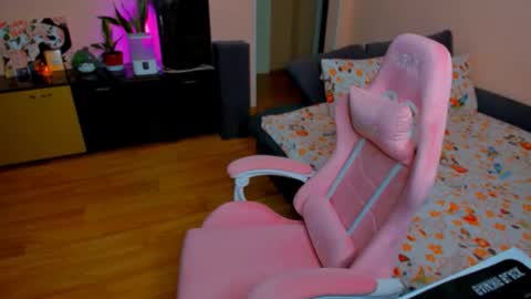 Snapshot of ameli_moon chatting on 10.18.25 Eileen online show from 10.18.25