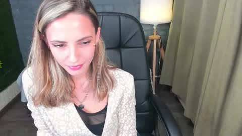 amelia_meili online show from 11.19.25