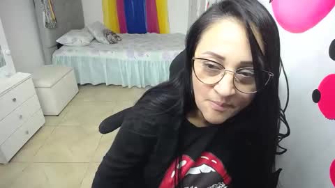 Snapshot of amelia_rizo chatting on 11.24.25 Amelia online show from 11.24.25