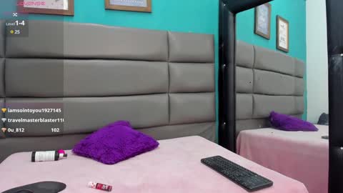 Snapshot of ameliamartinez_ chatting on 01.10.25 Amelia online show from 01.10.25