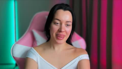 Amelia Sonk online show from 10.20.25