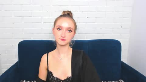 ameliawise online show from 01.04.25