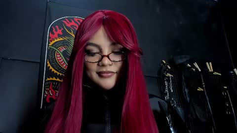 Snapshot of amelie_vandenoir chatting on 06.11.26 MISTRESS AMELIE online show from 06.11.26