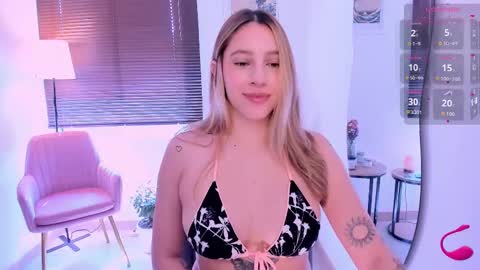 Snapshot of ameliegraham chatting on 11.26.25 Amelie Graham online show from 11.26.25