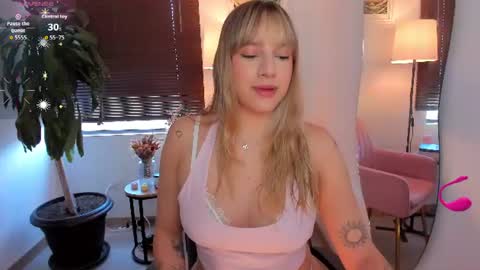 Snapshot of ameliegraham chatting on 06.21.26 Amelie Graham online show from 06.21.26