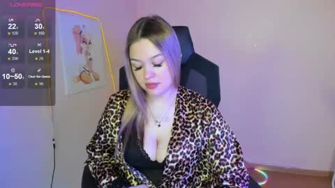 Snapshot of ameliepeach chatting on 05.23.26 Amelie online show from 05.23.26