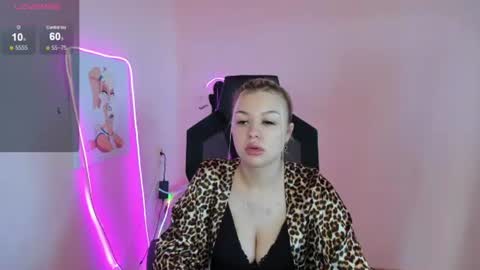 Snapshot of ameliepeach chatting on 06.20.26 Amelie online show from 06.20.26