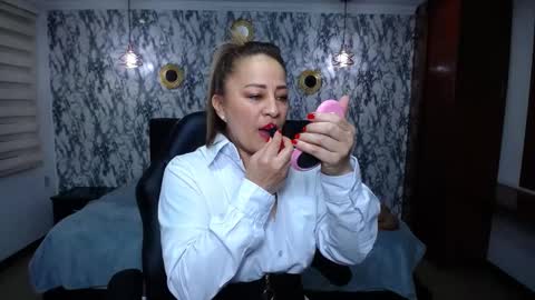 Amell Thomson online show from 10.07.25