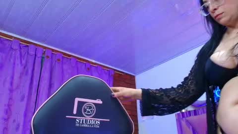 AMELY online show from 10.27.25