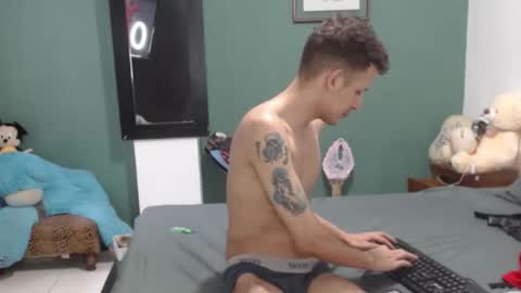 Snapshot of americanbig_dick chatting on 10.04.25 Lucian online show from 10.04.25