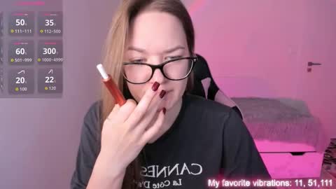 Snapshot of ami_amour_ chatting on 03.29.26 Hi-hi I am Kate welcome to my sexy room online show from 03.29.26