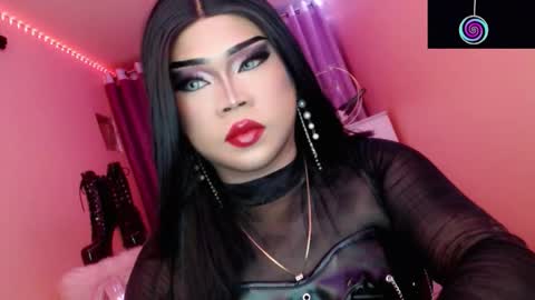 Queen Mireska online show from 10.25.25