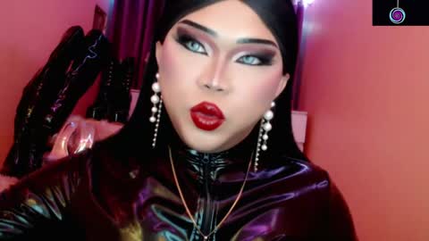 Snapshot of amiadoll chatting on 05.10.26 Queen Mireska online show from 05.10.26