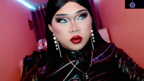 Snapshot of amiadoll chatting on 06.05.26 Queen Mireska online show from 06.05.26