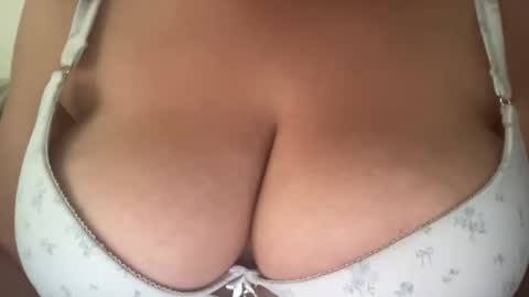 Snapshot of amina603893 chatting on 04.16.26 amina603893 online show from 04.16.26