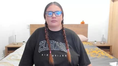 Snapshot of amiravyxen chatting on 11.01.25 Amira Vyxen online show from 11.01.25