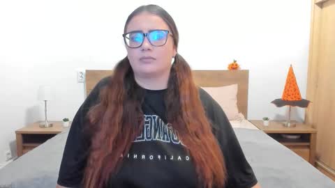 Snapshot of amiravyxen chatting on 11.02.25 Amira Vyxen online show from 11.02.25