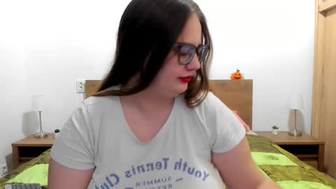 Snapshot of amiravyxen chatting on 11.15.25 Amira Vyxen online show from 11.15.25