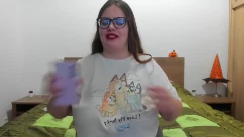 Snapshot of amiravyxen chatting on 11.19.25 Amira Vyxen online show from 11.19.25