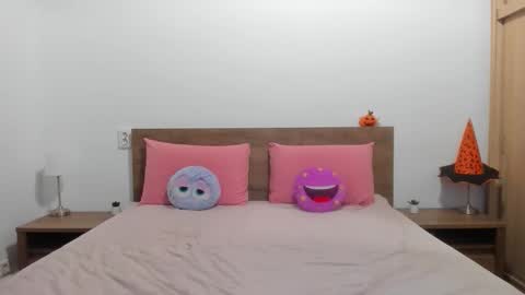 Snapshot of amiravyxen chatting on 11.22.25 Amira Vyxen online show from 11.22.25