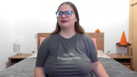 Snapshot of amiravyxen chatting on 11.24.25 Amira Vyxen online show from 11.24.25