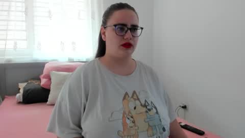 Snapshot of amiravyxen chatting on 04.17.26 Amira Vyxen online show from 04.17.26
