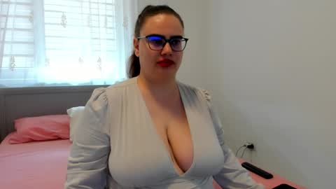 Snapshot of amiravyxen chatting on 04.20.26 Amira Vyxen online show from 04.20.26