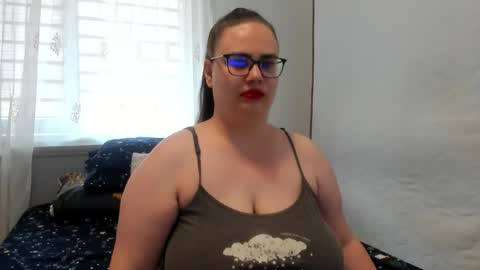 Snapshot of amiravyxen chatting on 04.21.26 Amira Vyxen online show from 04.21.26