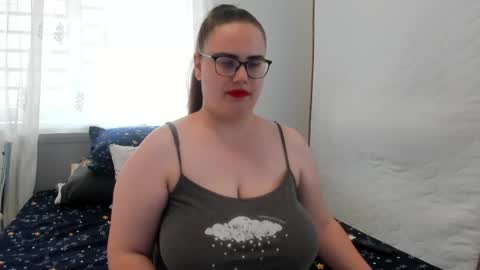 Snapshot of amiravyxen chatting on 04.22.26 Amira Vyxen online show from 04.22.26