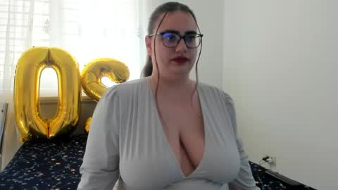 Snapshot of amiravyxen chatting on 04.28.26 Amira Vyxen online show from 04.28.26