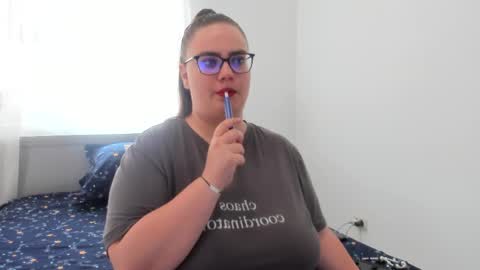Snapshot of amiravyxen chatting on 05.04.26 Amira Vyxen online show from 05.04.26