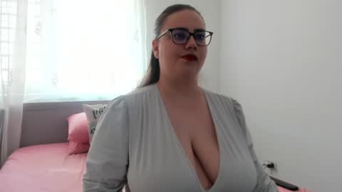Snapshot of amiravyxen chatting on 05.06.26 Amira Vyxen online show from 05.06.26