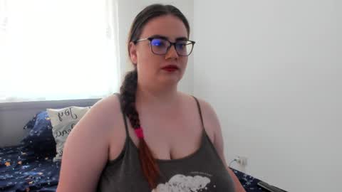 Snapshot of amiravyxen chatting on 05.19.26 Amira Vyxen online show from 05.19.26