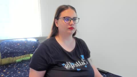 Snapshot of amiravyxen chatting on 05.25.26 Amira Vyxen online show from 05.25.26