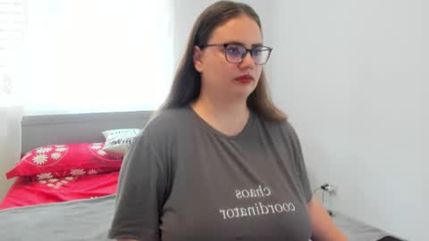 Snapshot of amiravyxen chatting on 06.04.26 Amira Vyxen online show from 06.04.26