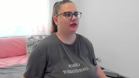 Snapshot of amiravyxen chatting on 06.18.26 Amira Vyxen online show from 06.18.26