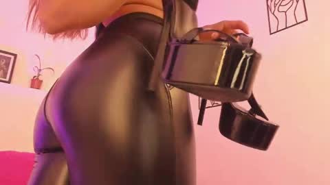 hi guys im ariani ill be off till december 1st for vacation if u want u can add me on snapchat by bio and talk or play there online show from 03.08.25