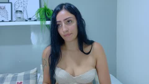 A M M Y  online show from 04.04.26